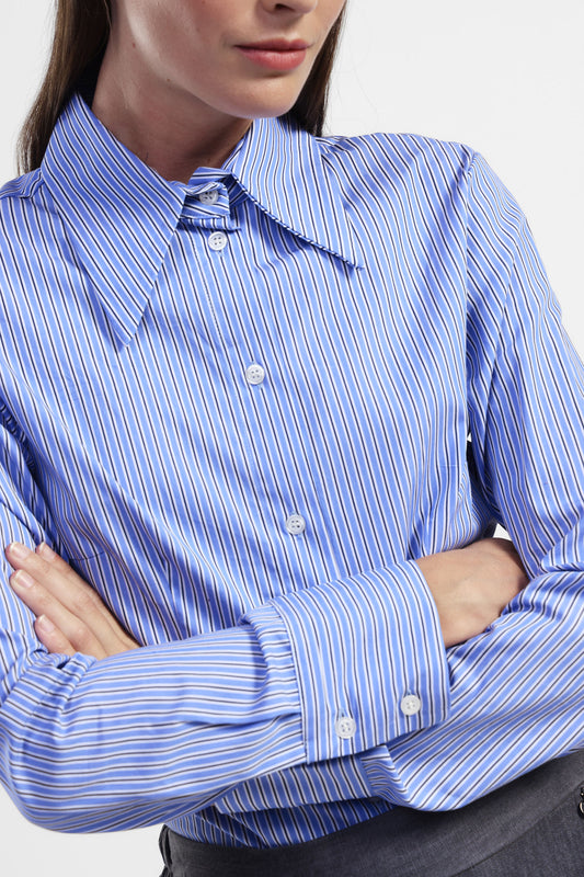 Camicia a righe con collo a punta