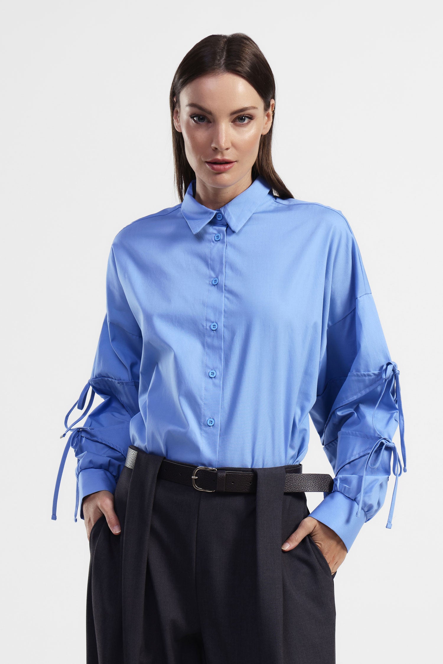 Camicia con coulisse sulle maniche