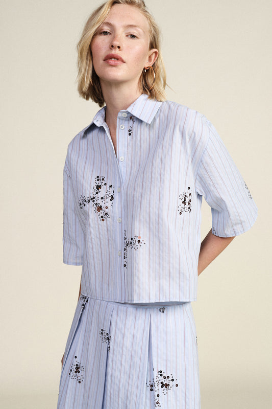 Camicia ampia a righe con fiori e maniche corte