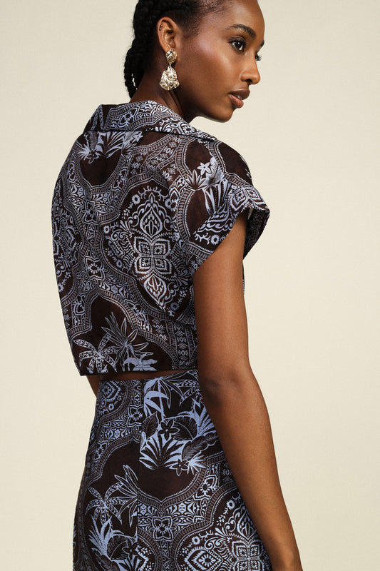 Top cropped fantasia paisley nodo frontale