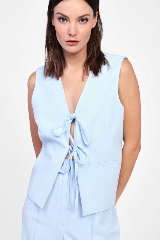 Gilet con doppio nodo frontale