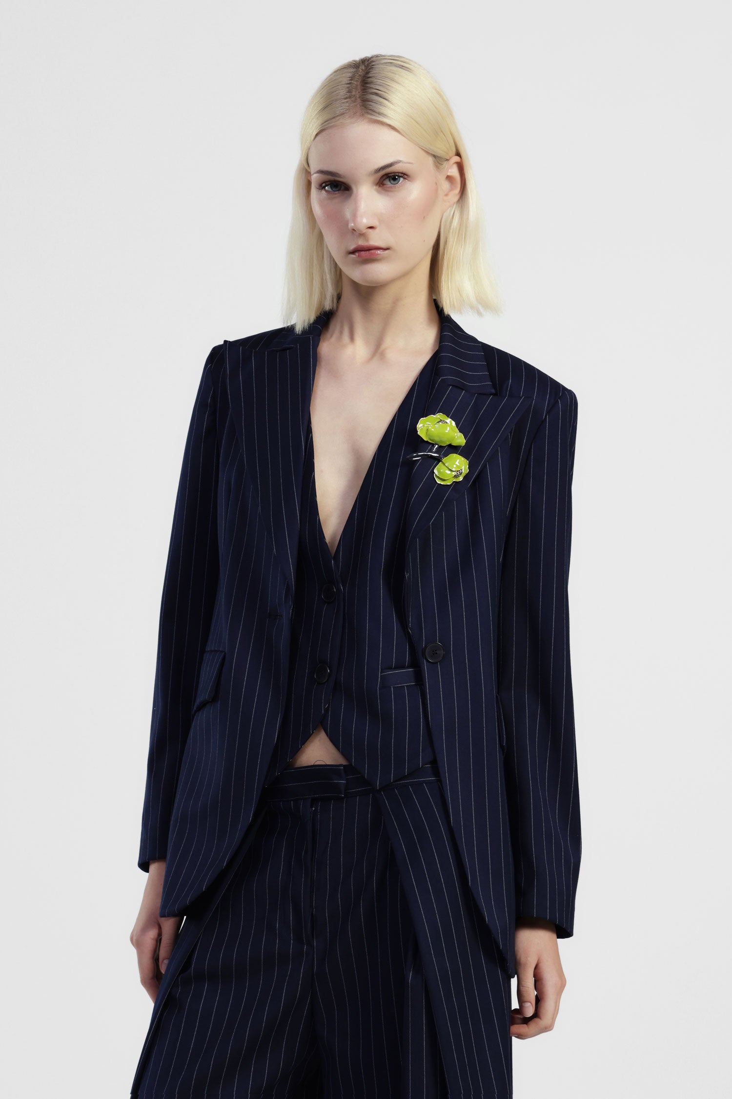 Blazer a righe con tasche frontali e chiusura a bottone