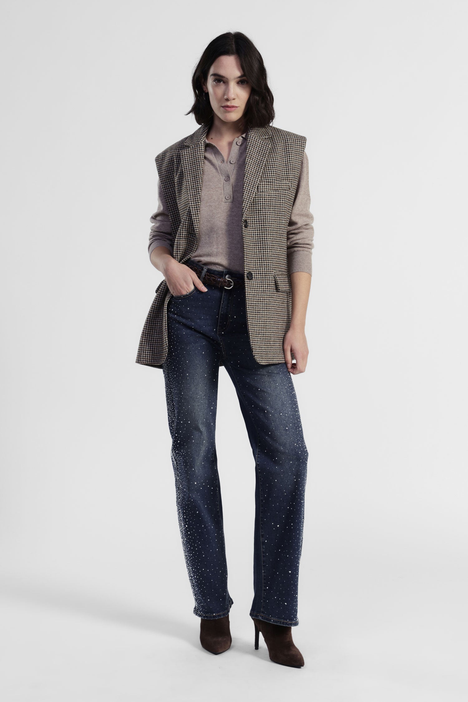 Jeans a gamba ampia con applicazioni decorative