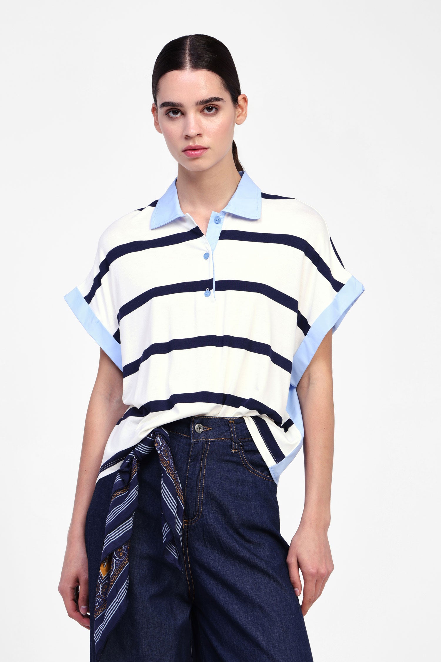 T-shirt a righe con colletto classico