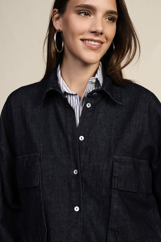 Camicia con tasche applicate e taglio dritto
