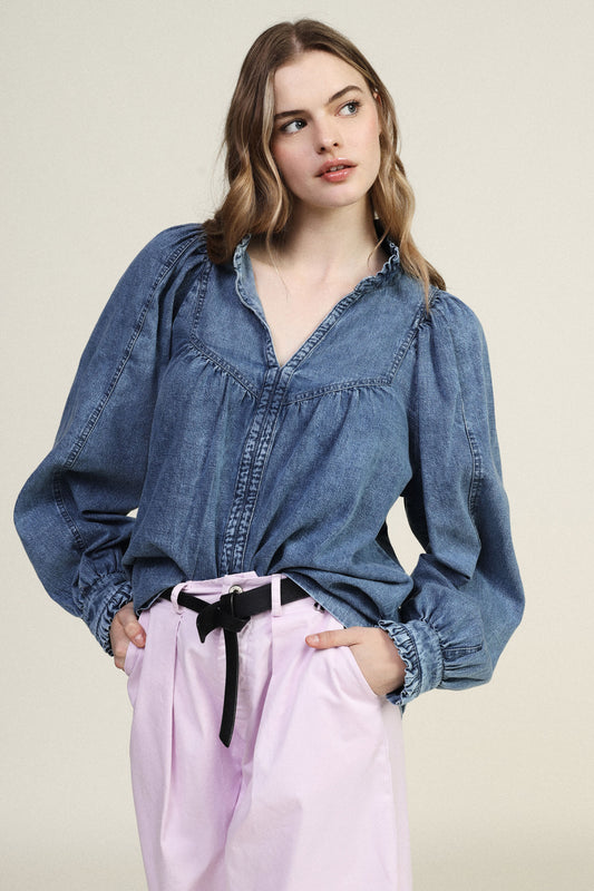 Blusa in denim con scollo arricciato e maniche lunghe