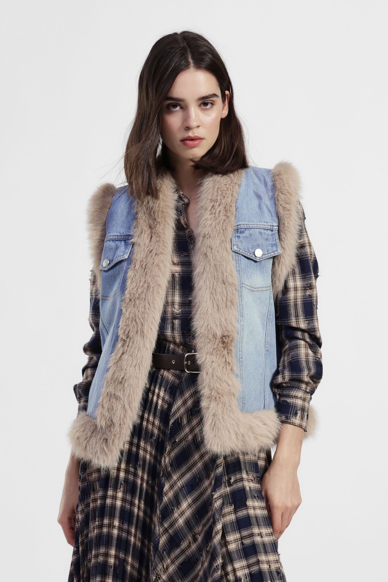 Gilet senza maniche in denim con dettagli in pelliccia