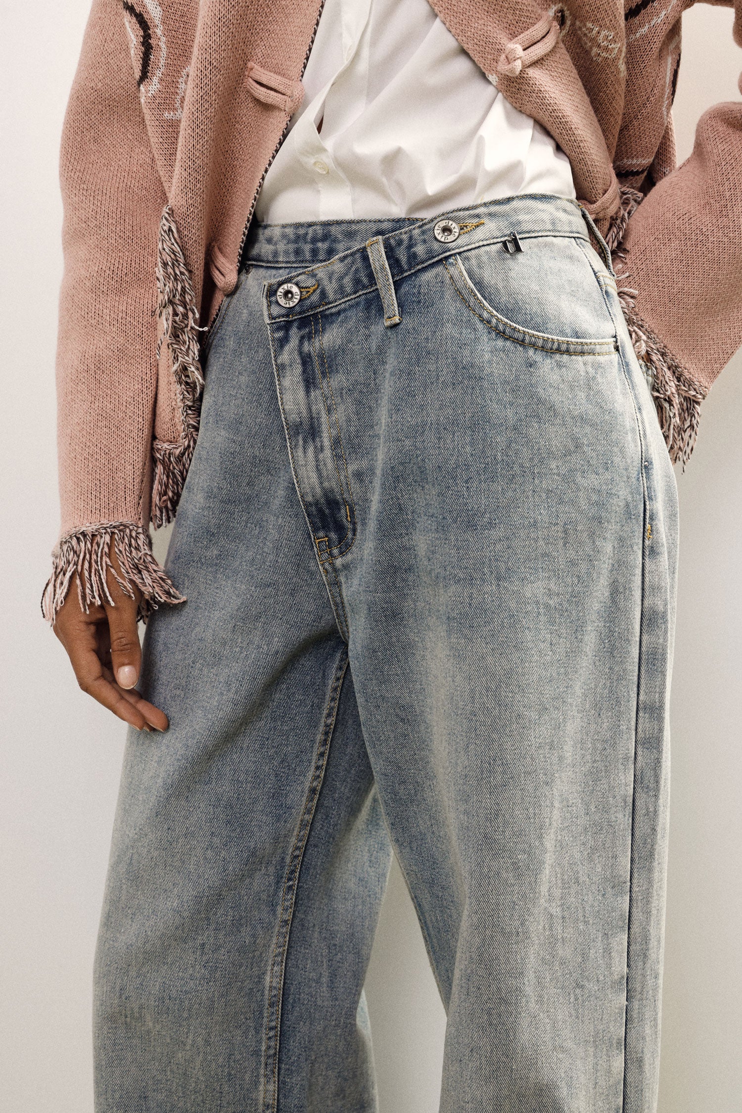 Jeans a gamba ampia vita alta bottoni visibili