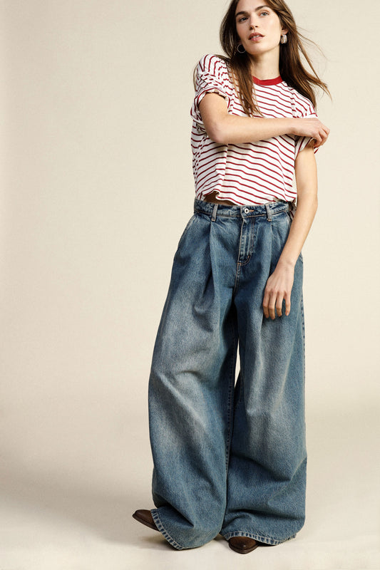 Jeans a gamba ampia con pinces e vita alta