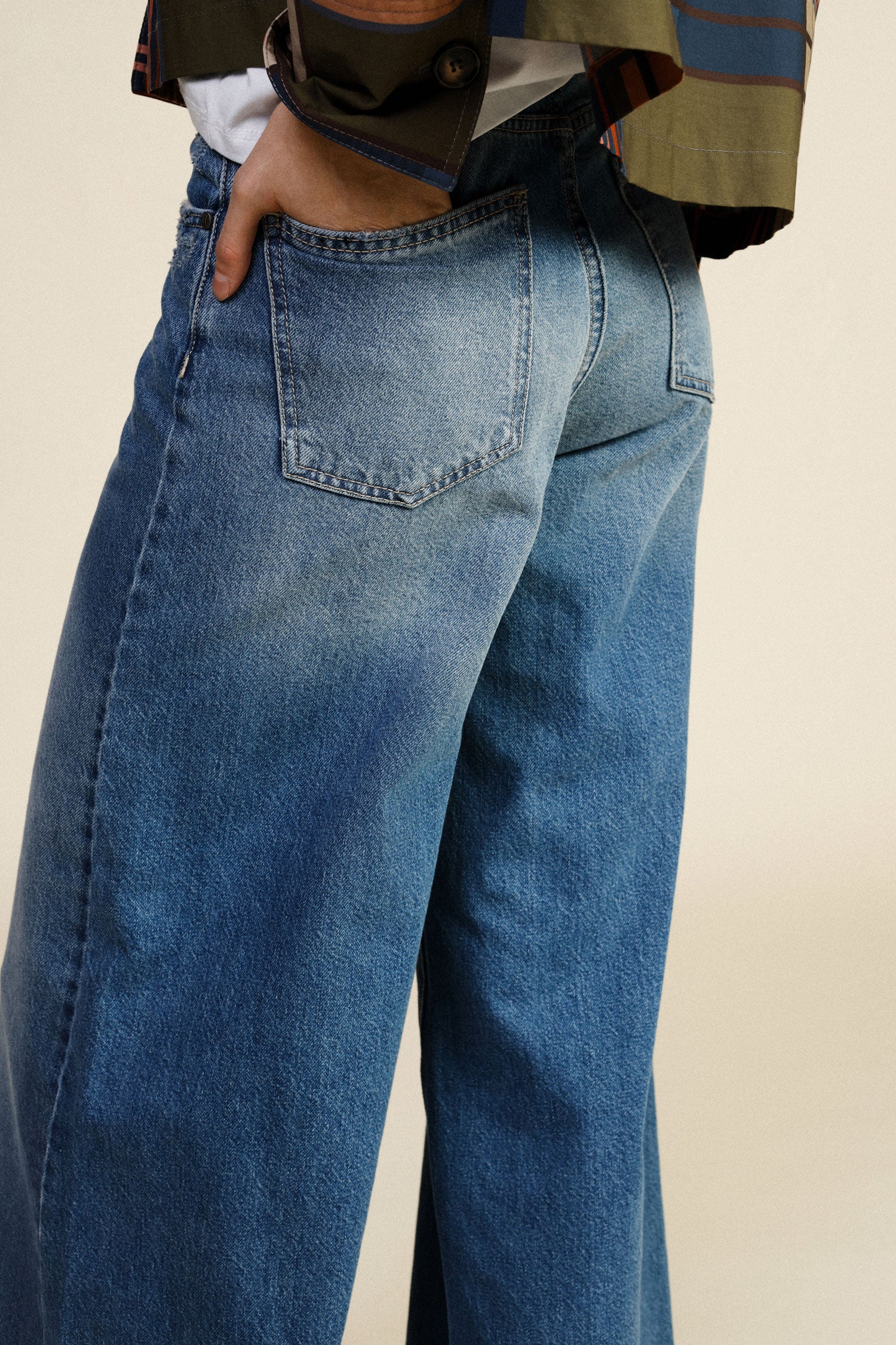 Jeans a gamba ampia vita alta con cinque tasche