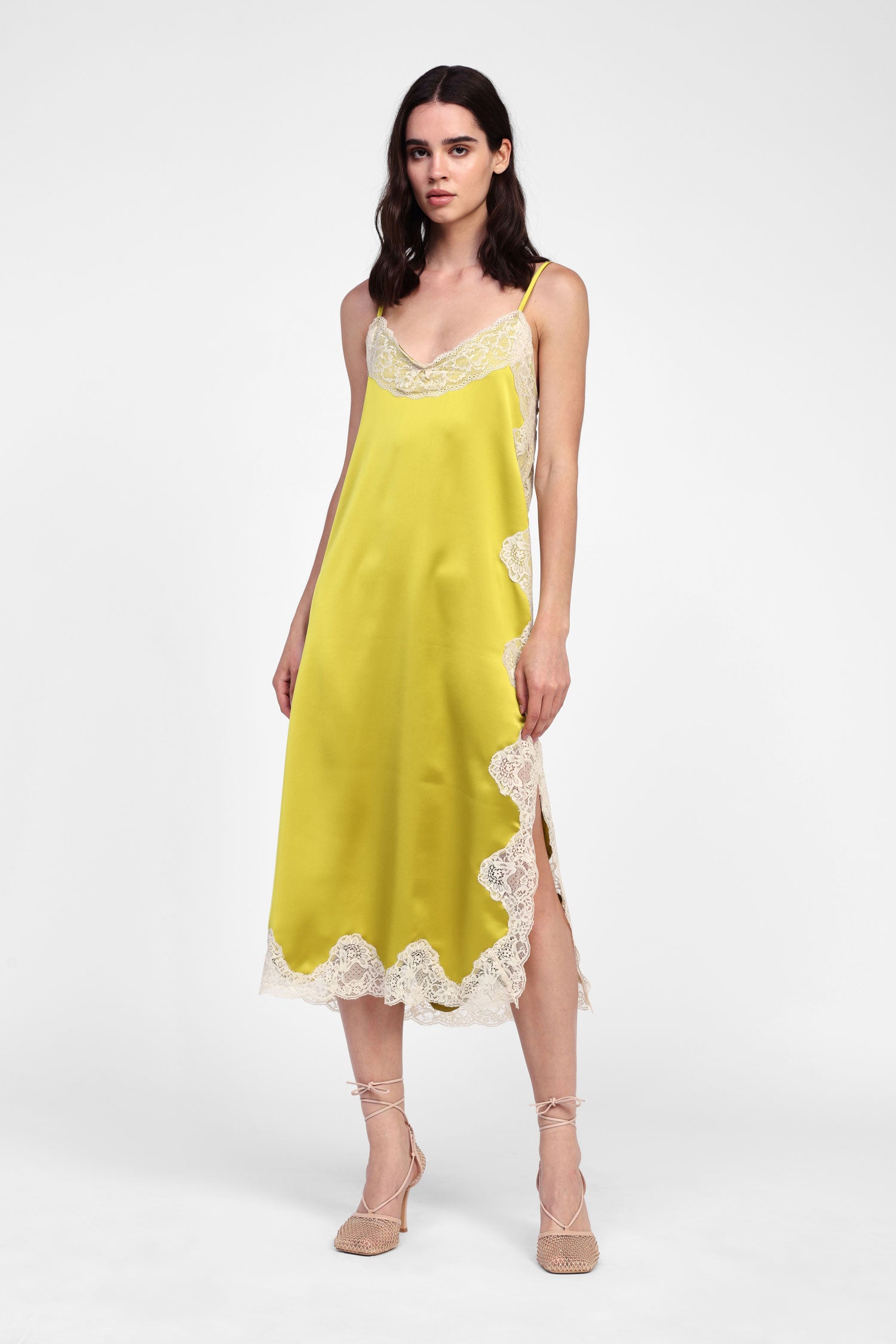 Abito midi con spalline sottili
