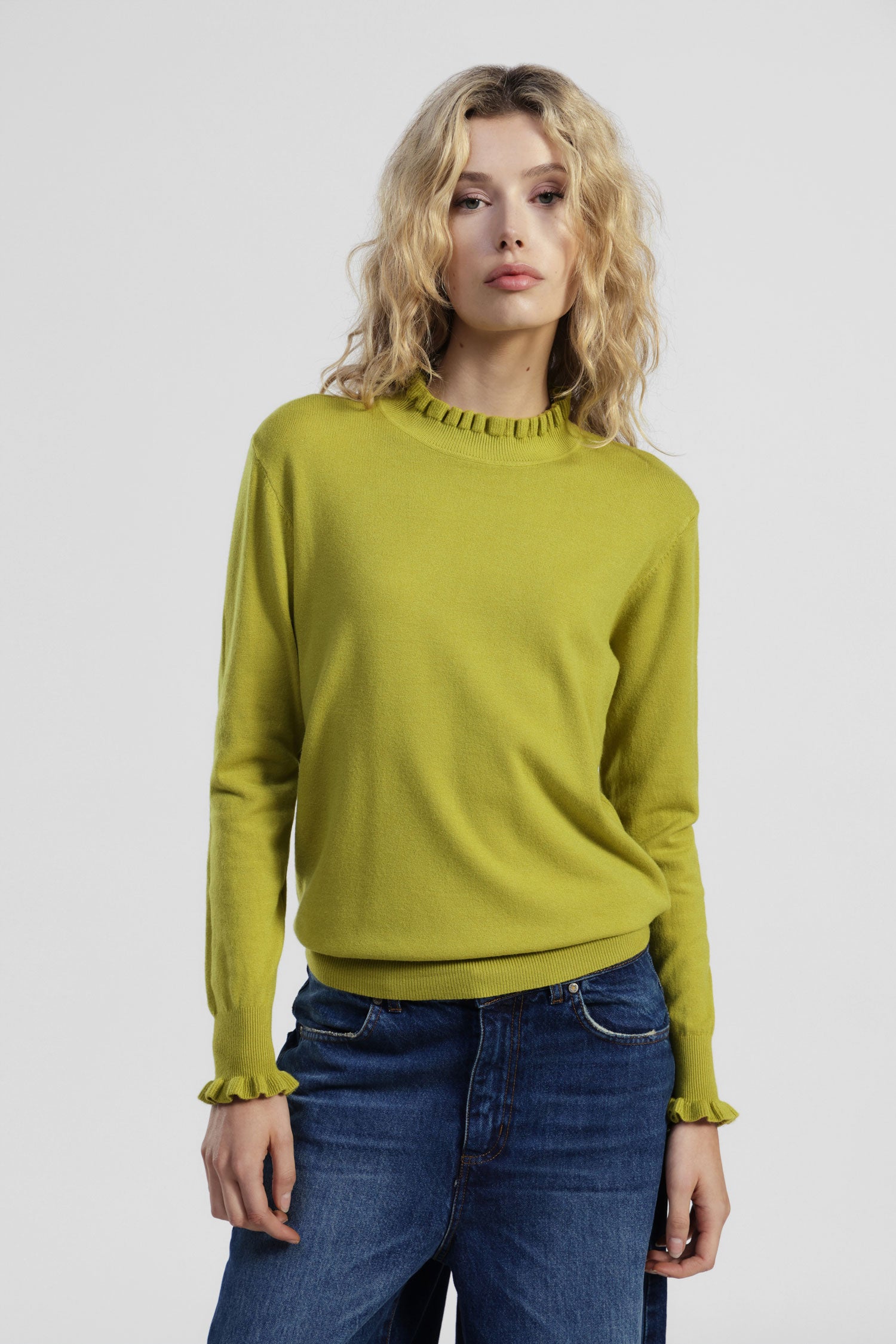 Maglione con maniche lunghe e bordo plissettato