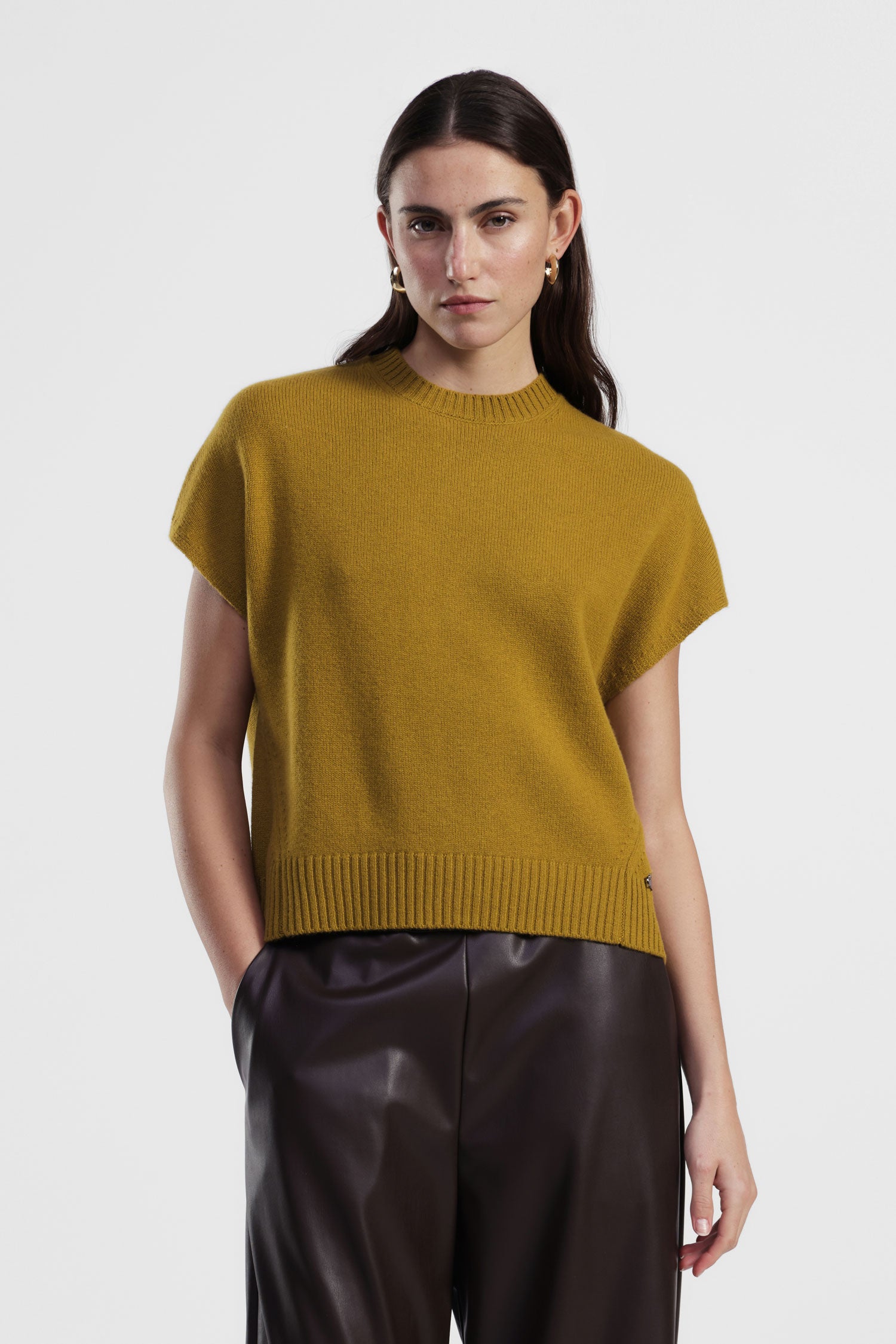 Maglione smanicato girocollo bordi a costine