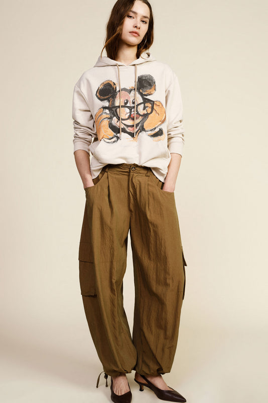 Pantaloni ampi con tasche laterali e fondo regolabile