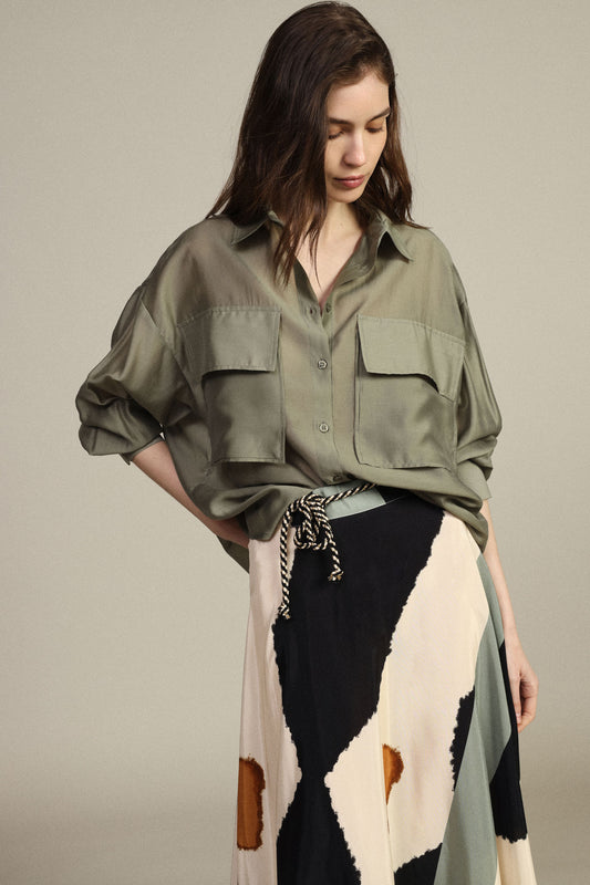 Camicia over con tasche grandi e maniche lunghe