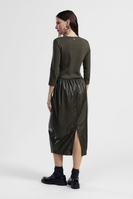 Abito midi con maniche tre quarti e gonna arricciata