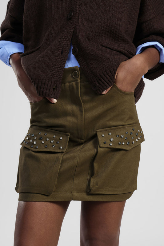 Gonna corta con tasche applicate e borchie