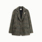 Blazer a quadri con tasche a patta e spilla decorativa