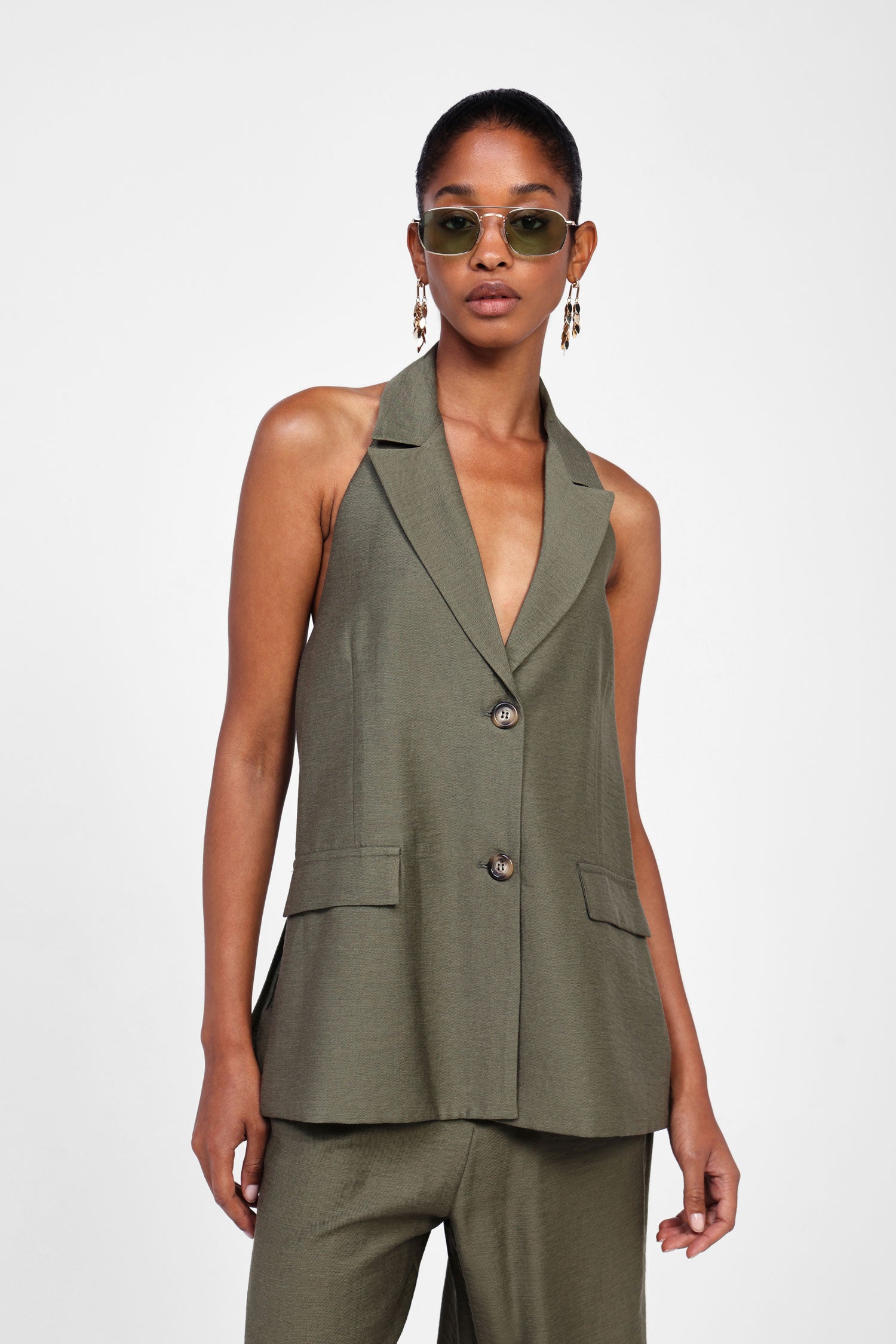 Gilet con spalle scoperte e tasche