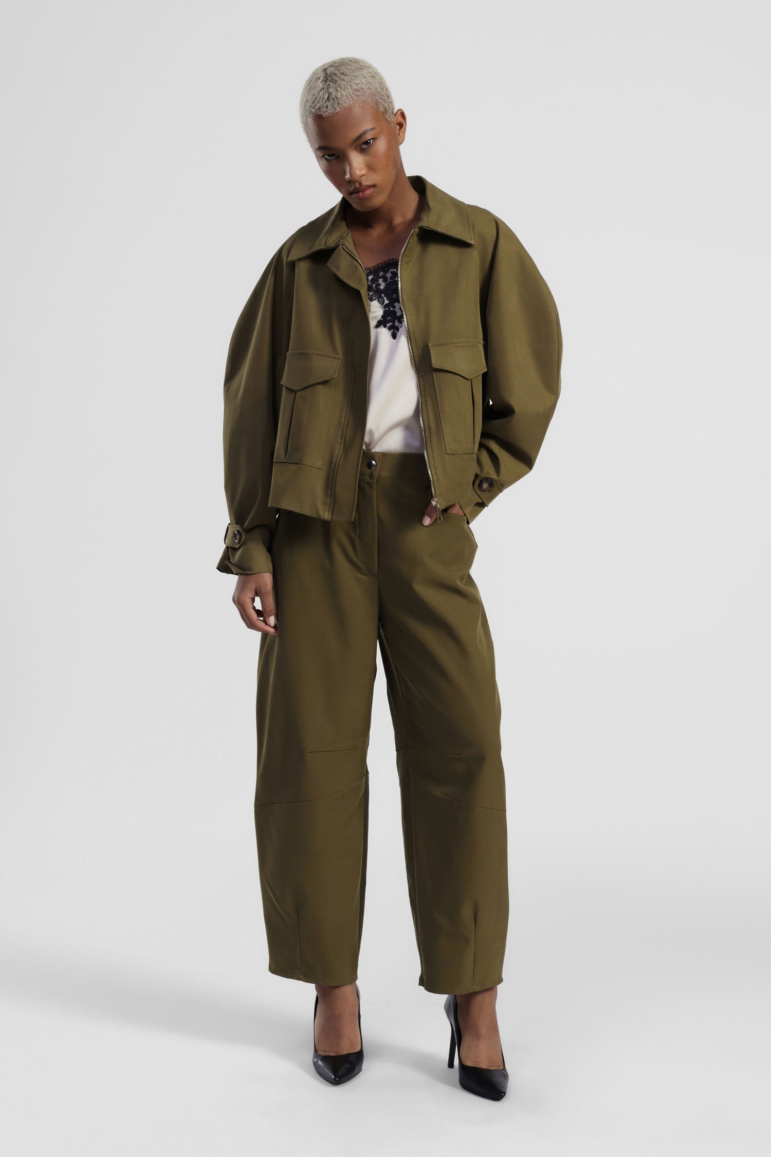 Pantaloni palazzo vita alta con tasche laterali