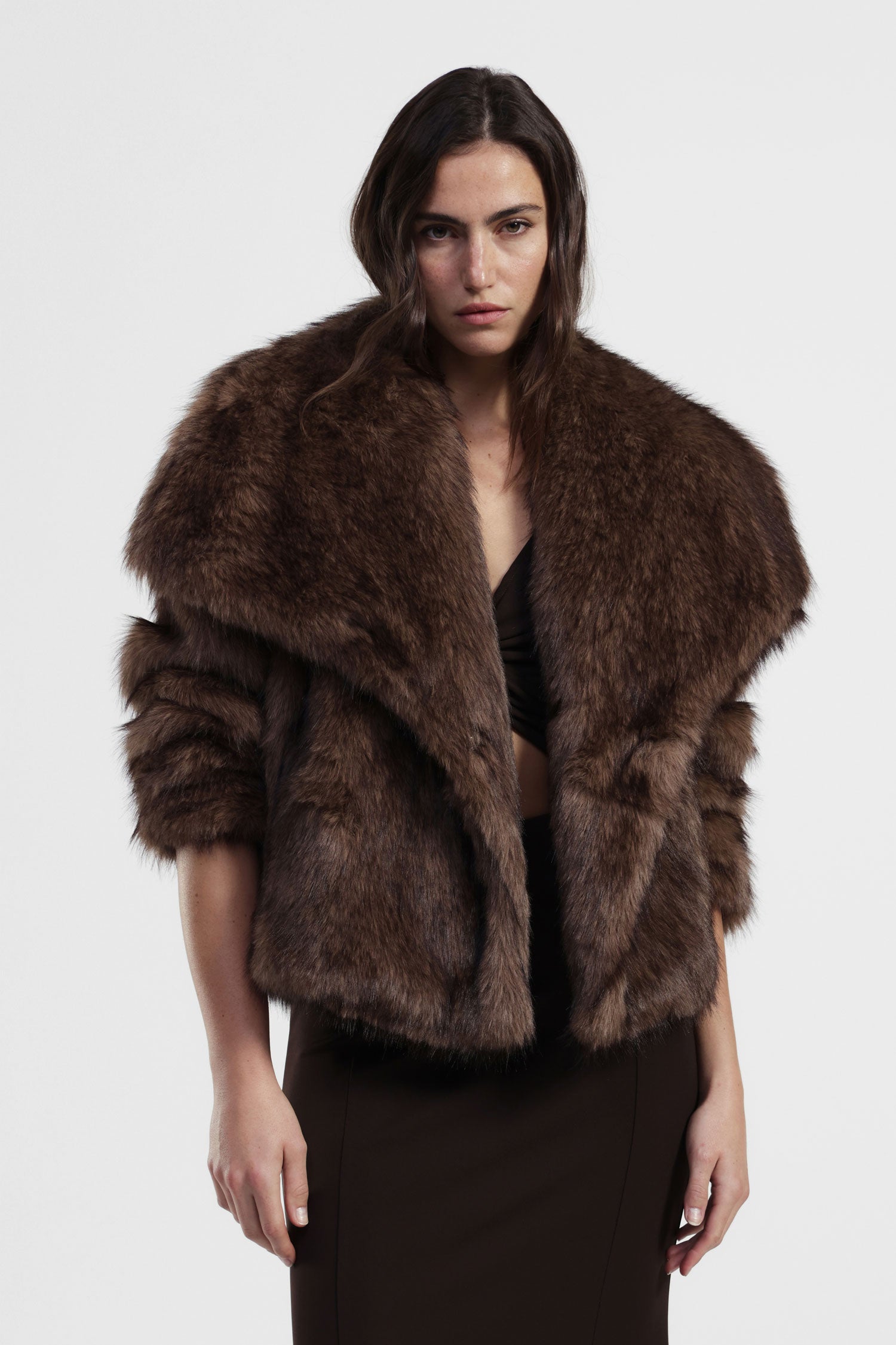 Eco-fur corta con maxi revers
