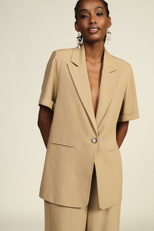 Blazer manica corta monopetto con tasche a filetto
