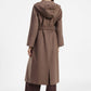 Cappotto lungo con ampio cappuccio e cintura