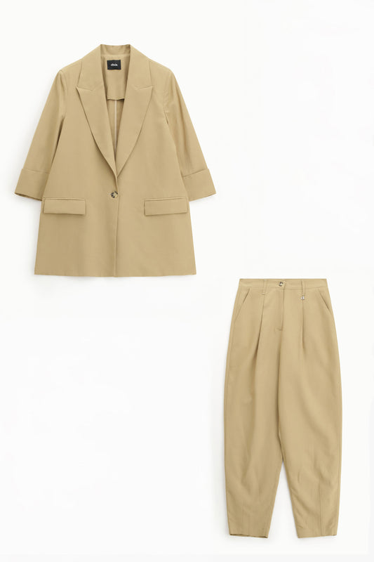 Completo con giacca lunga e pantaloni