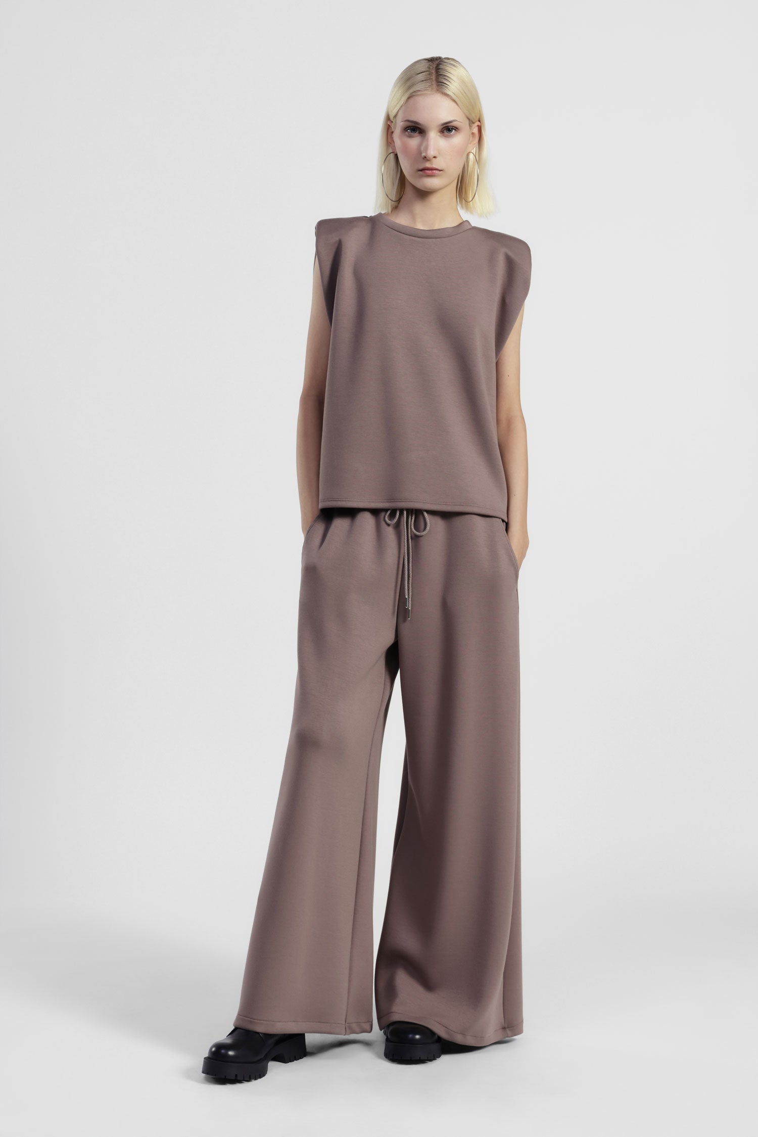 Pantaloni largo con vita elasticizzata