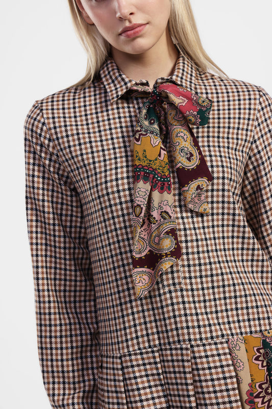 Vestito con colletto classico e stampa