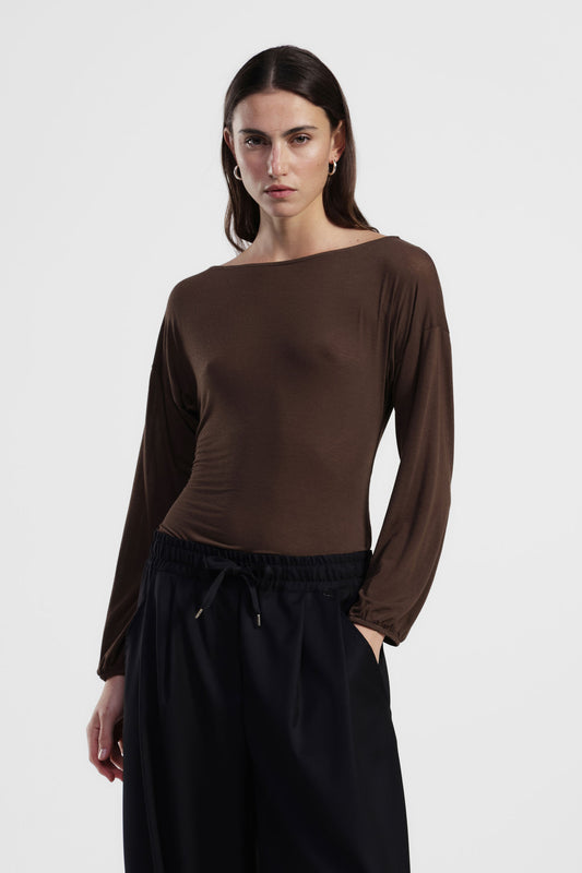 Top con maniche lunghe e nodo posteriore