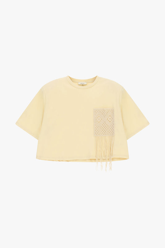 T-shirt corta con tasca ricamata e frange