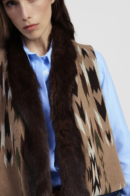Gilet smanicato con fantasia geometrica e bordo peloso