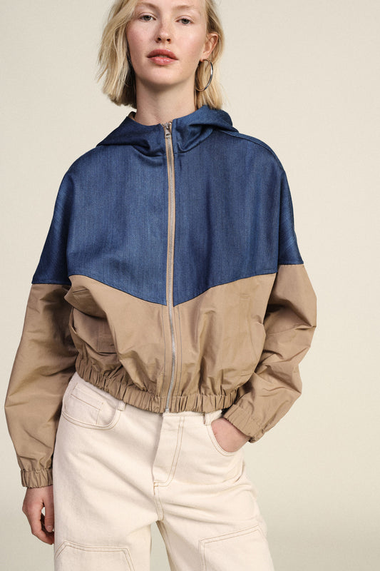 Bomber con zip e cappuccio colorblock