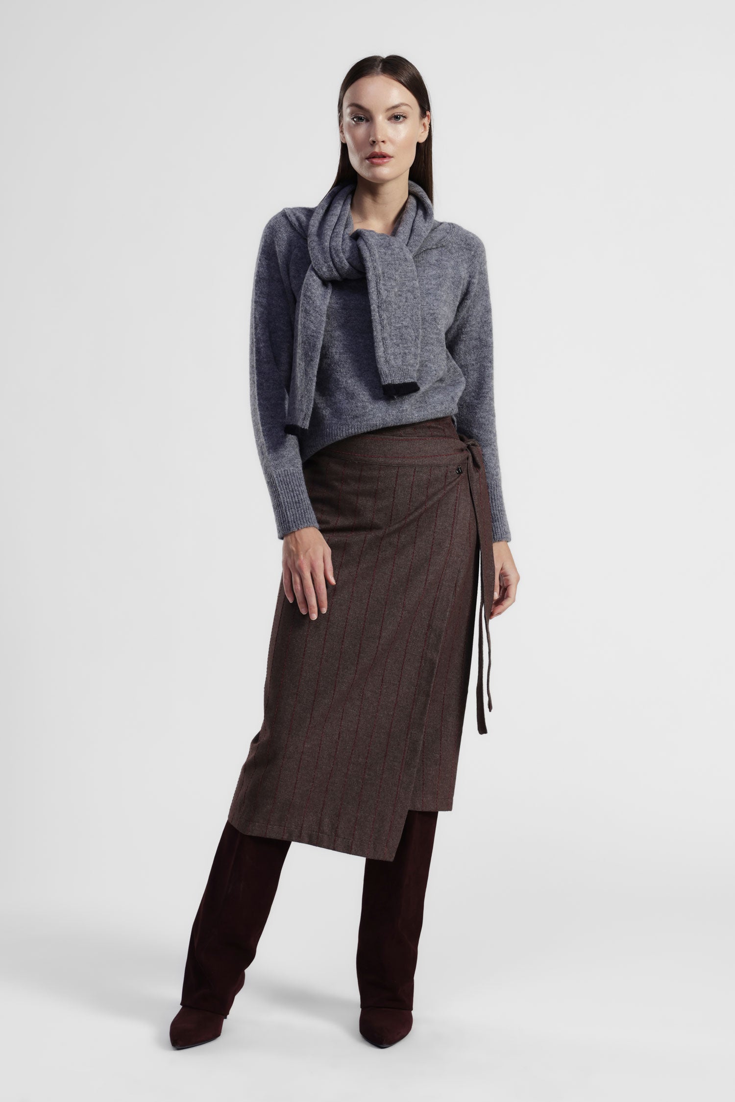 Gonna midi a portafoglio con motivo a righe sottili