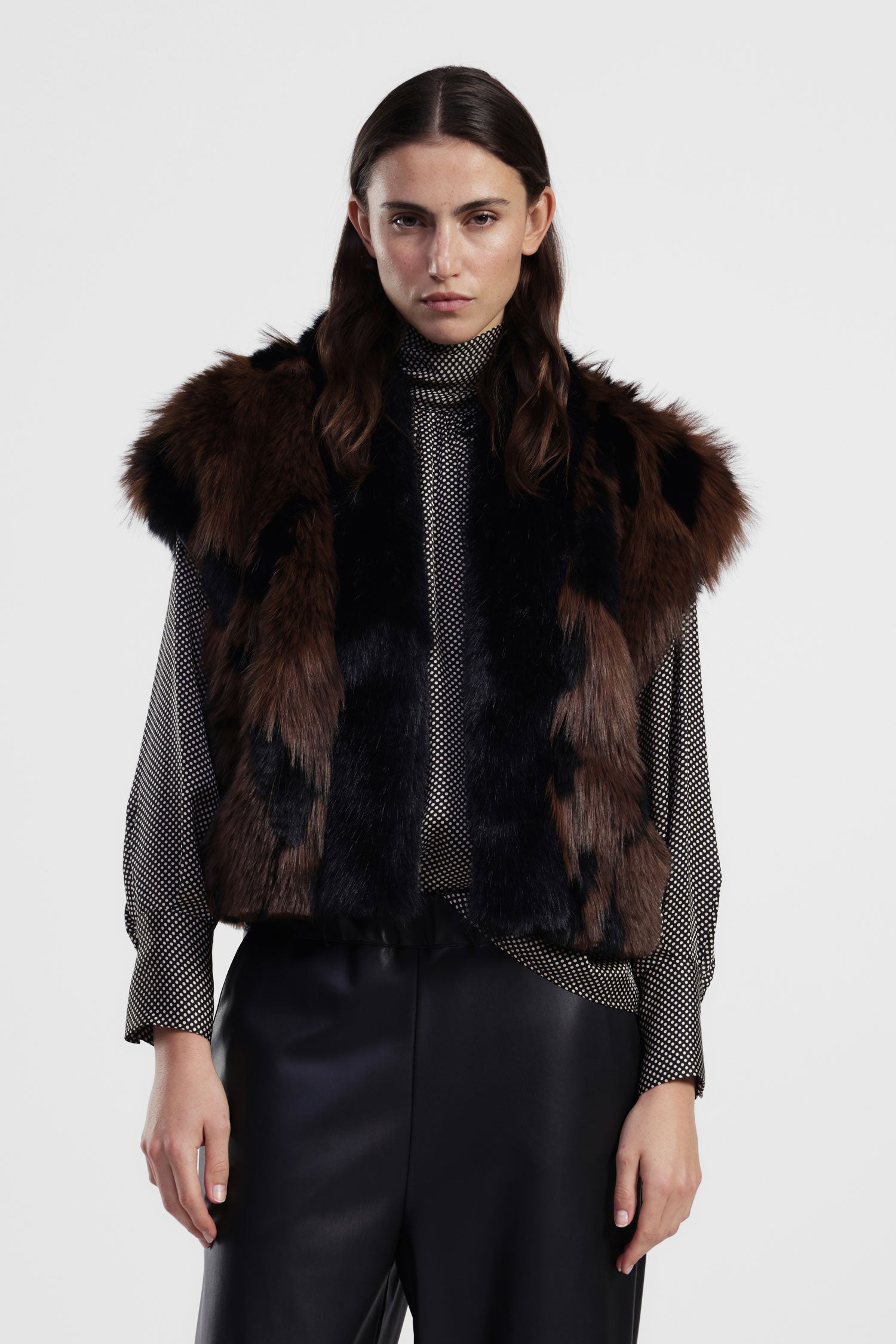 Eco-fur senza maniche effetto animalier lungo regular