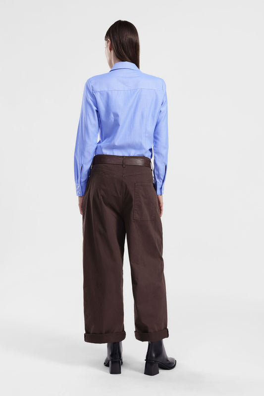 Pantaloni ampi con cintura e risvolto