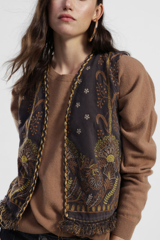 Gilet corto stampato con dettagli intrecciati e frange