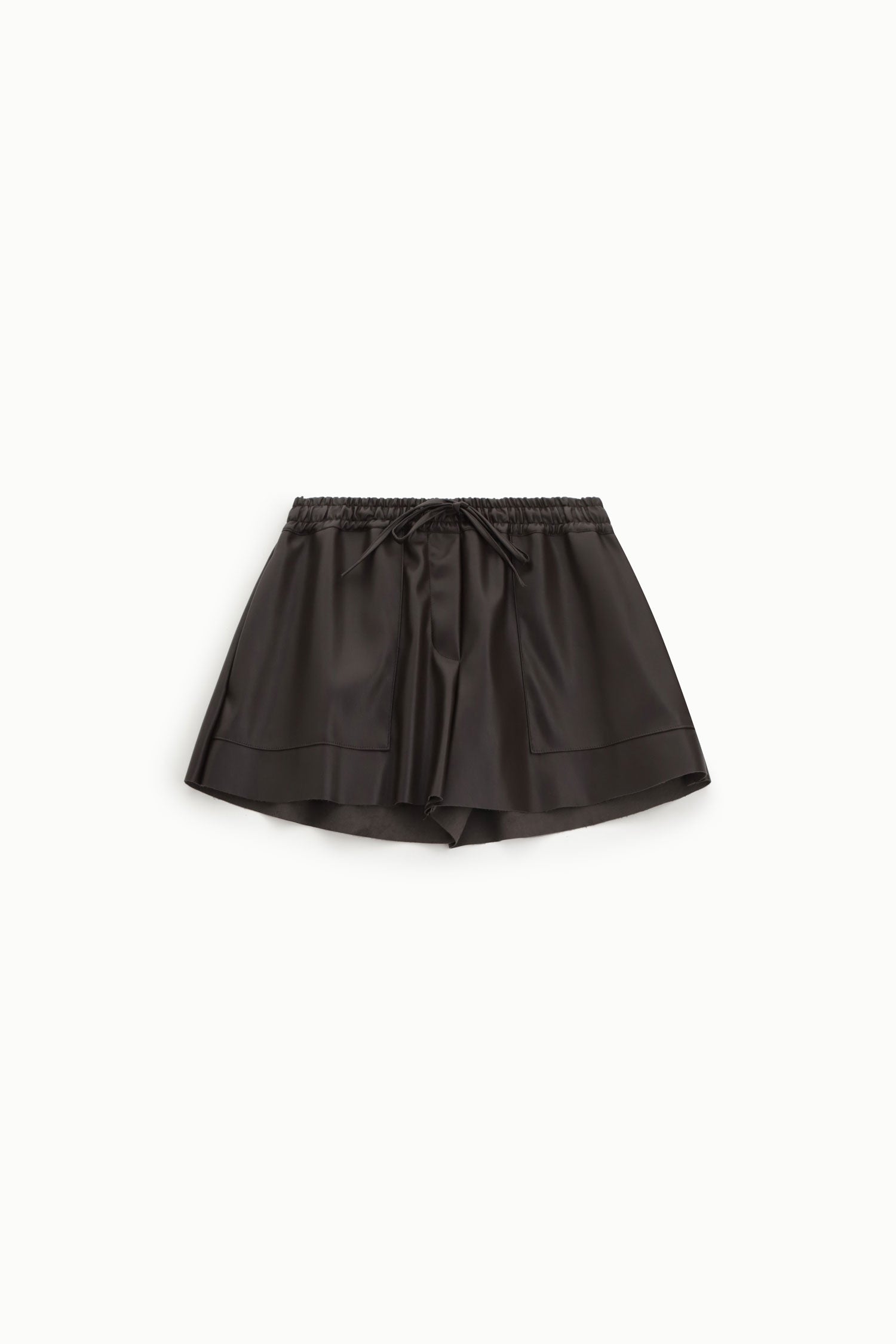 Shorts svasati con elastico e laccetto