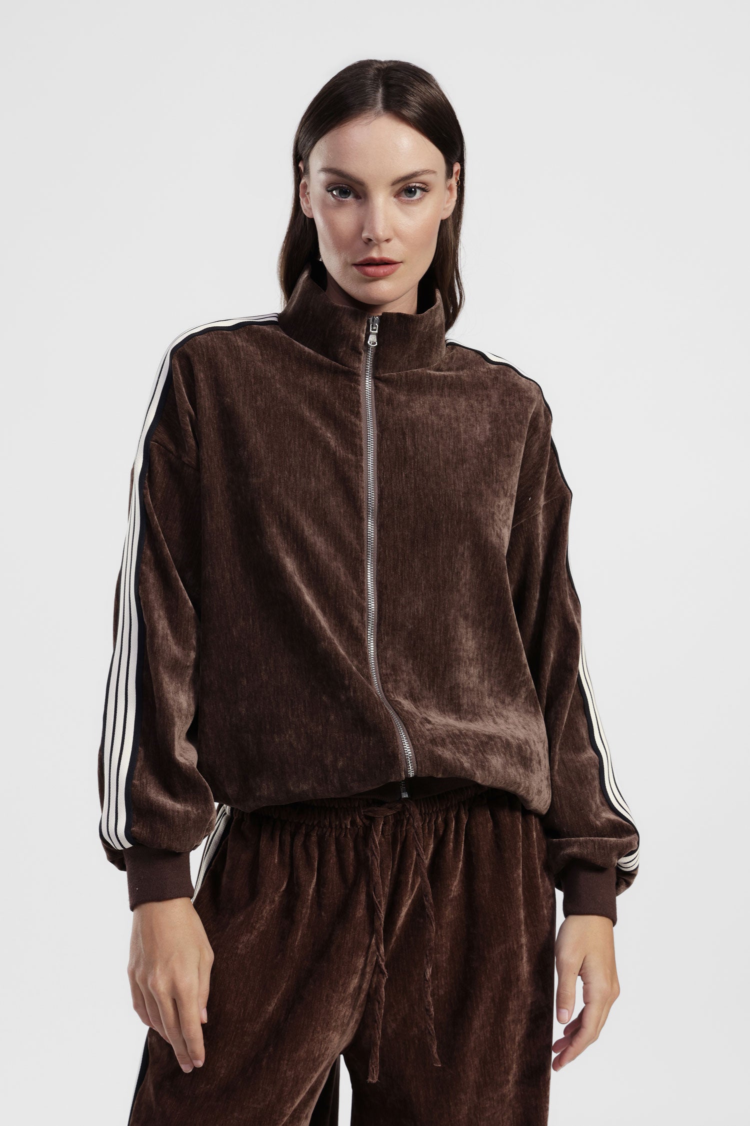 Felpa zip frontale e maniche rigate