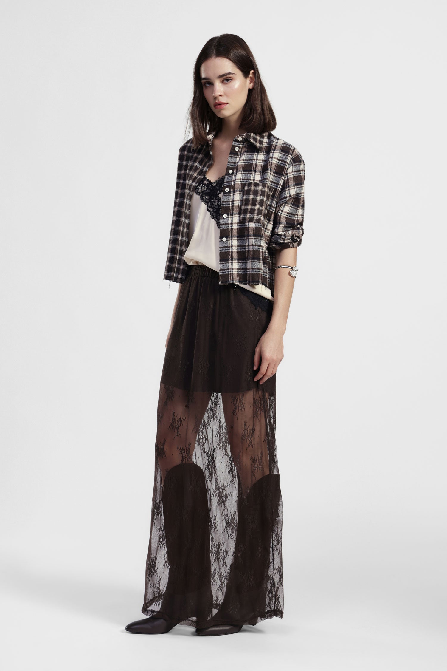 Gonna lunga con strato di pizzo trasparente