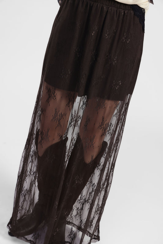 Gonna lunga con strato di pizzo trasparente