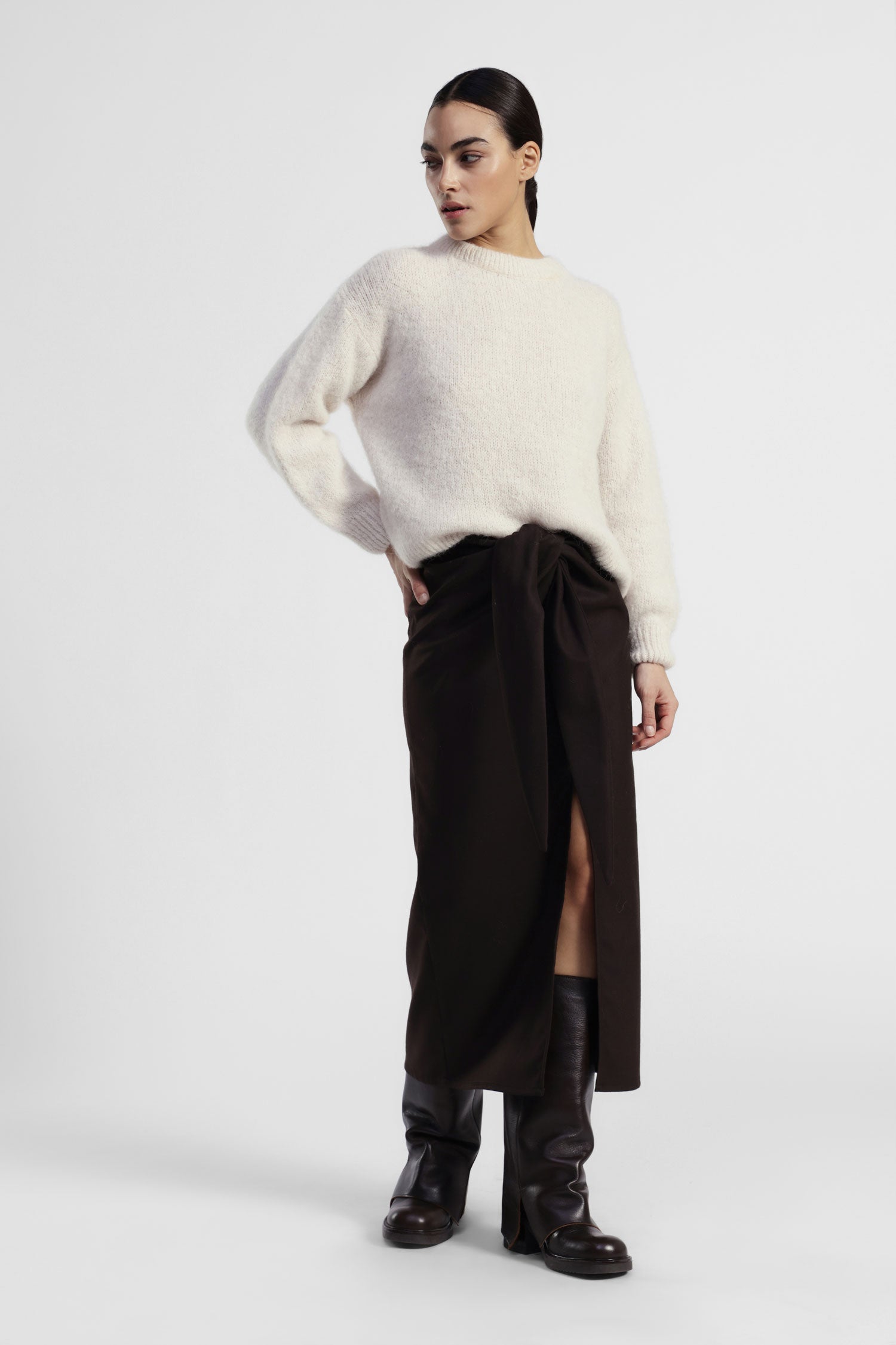 Gonna midi con nodo frontale e spacco