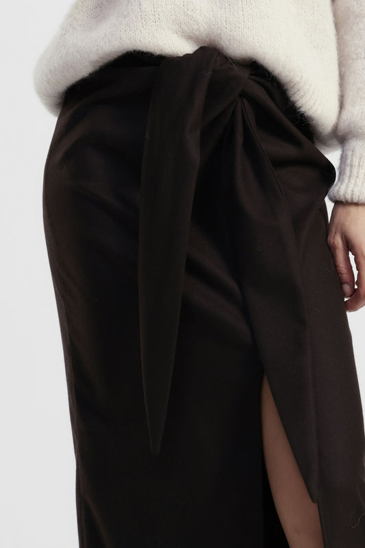 Gonna midi con nodo frontale e spacco