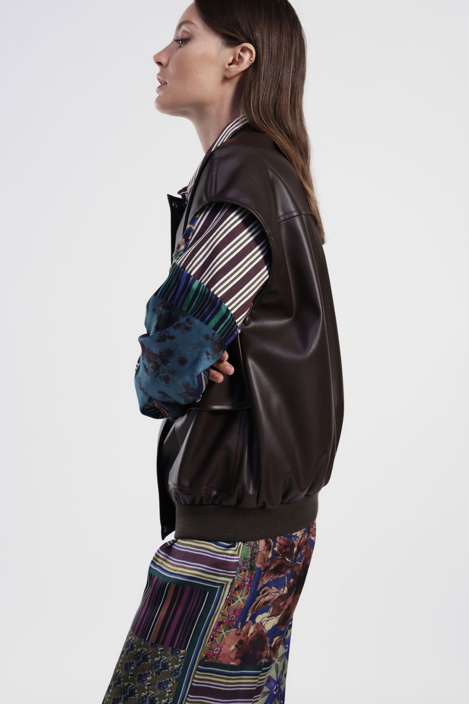 Giacca smanicata con maxi tasche frontali