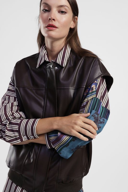 Giacca smanicata con maxi tasche frontali