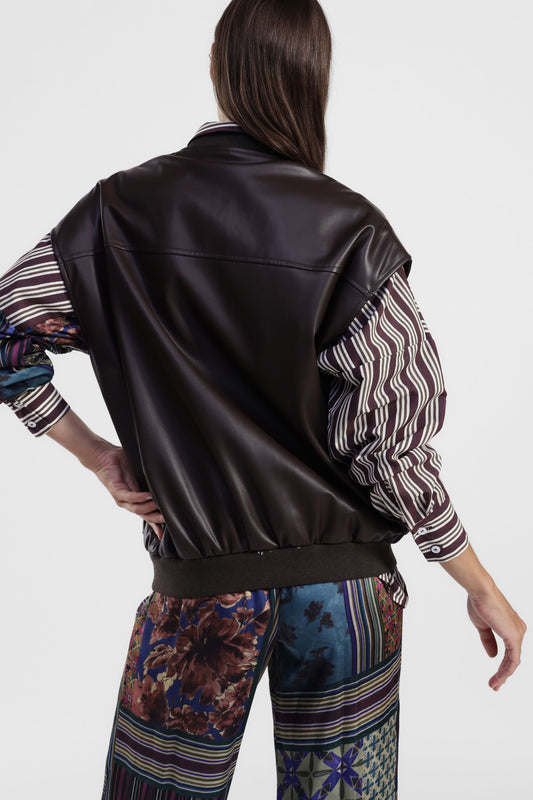 Giacca smanicata con maxi tasche frontali