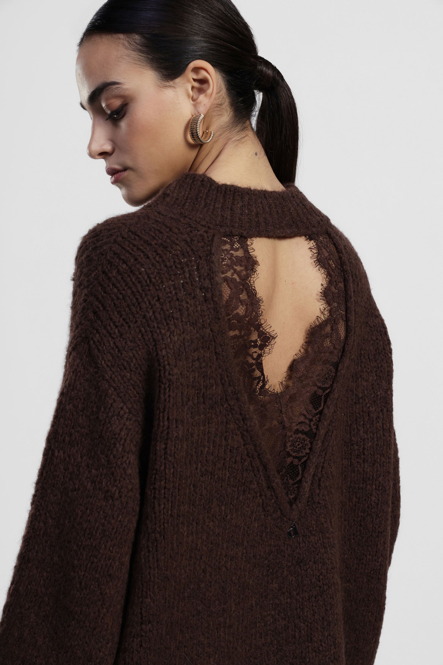 Maglione girocollo a maniche lunghe lavorazione a coste