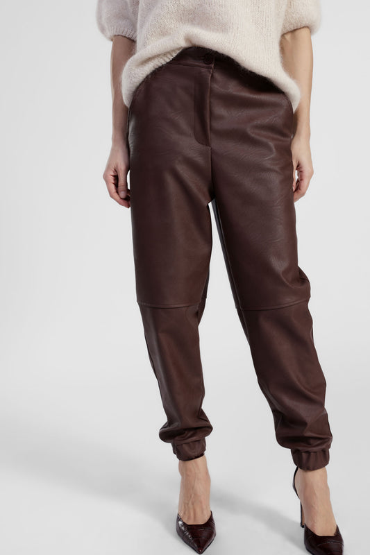 Pantaloni in ecopelle con fondo elasticizzato