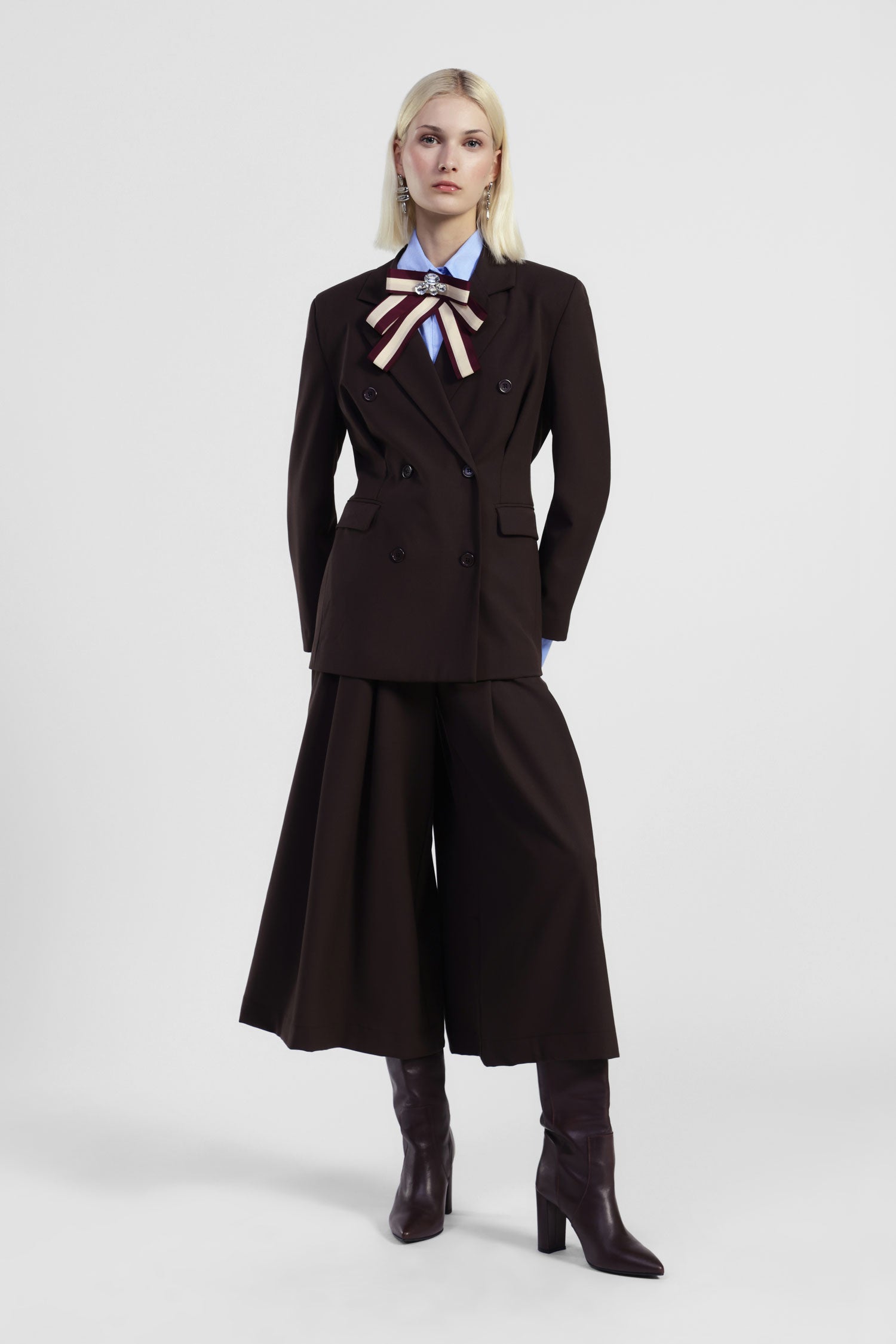 Pantaloni palazzo ampi con vita alta e pieghe